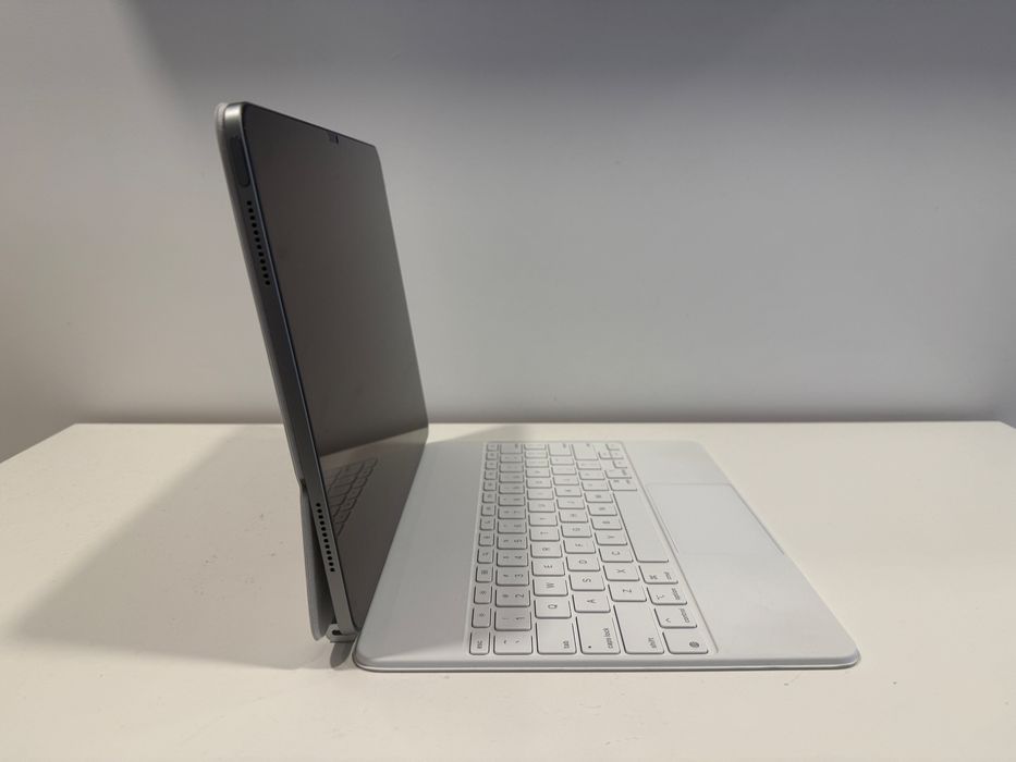 iPad Pro 13” M3 · 512GB · Magic Keyboard · Impecável