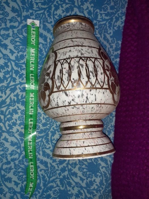 Jarra com cerca de 26 cm