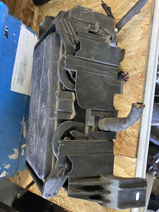 Opel insignia b skrzynka bezpieczników przekazniki