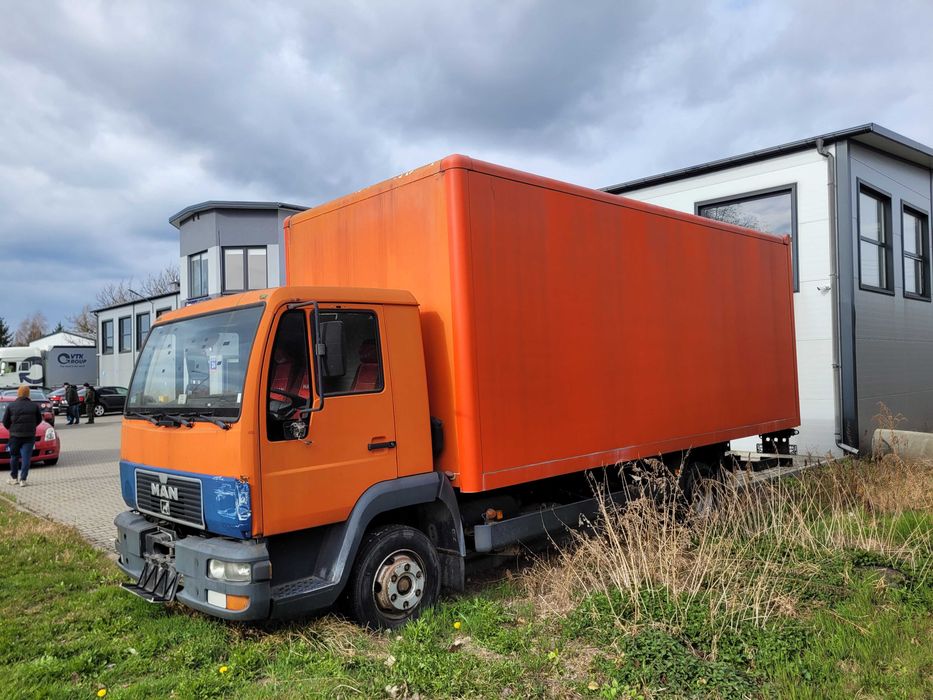 Sprzedam główne podzespoły pojazdu MAN L2000, silnik, skrzynia biegów, kabina, kontener