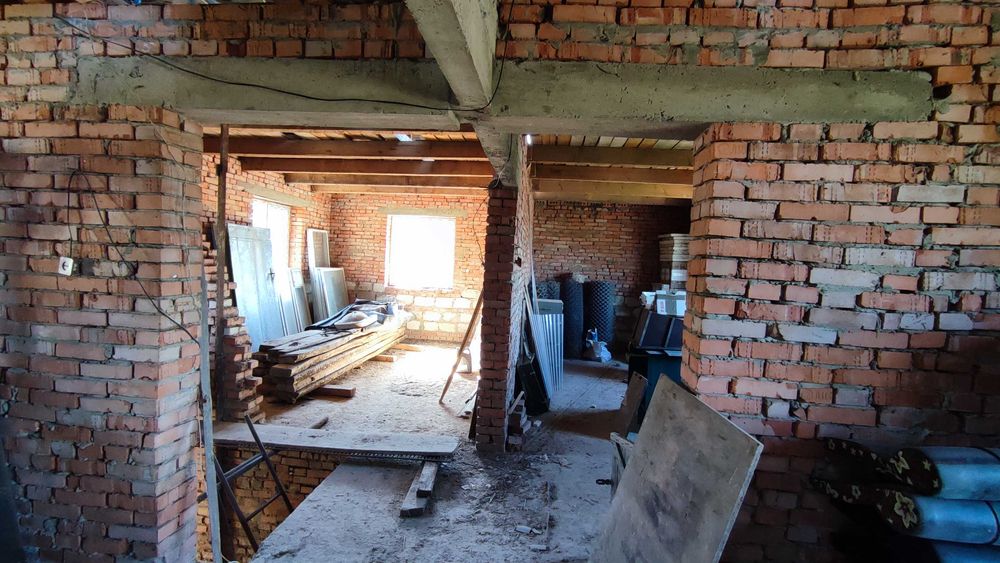 Продам двоповерховий будинок в центрі Літина, 31 сот. світло газ