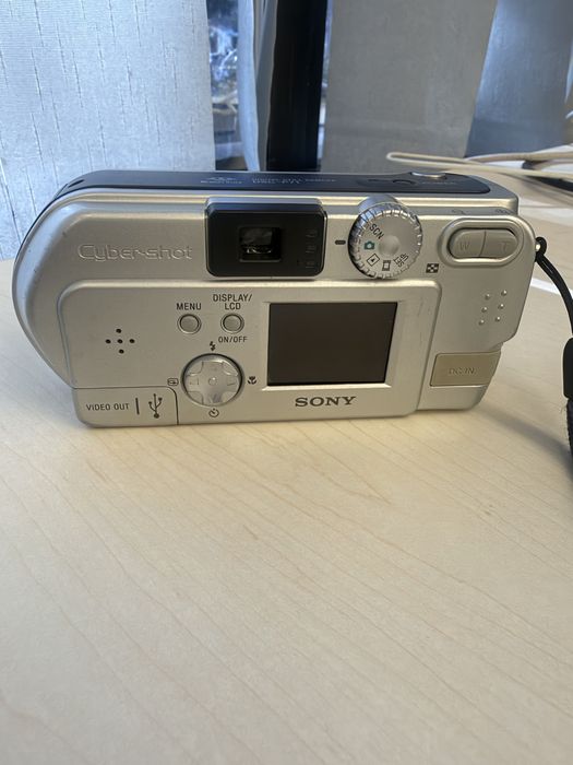 Sony Cyber-Shot DSC-P71