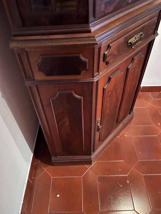 Armário de canto antigo