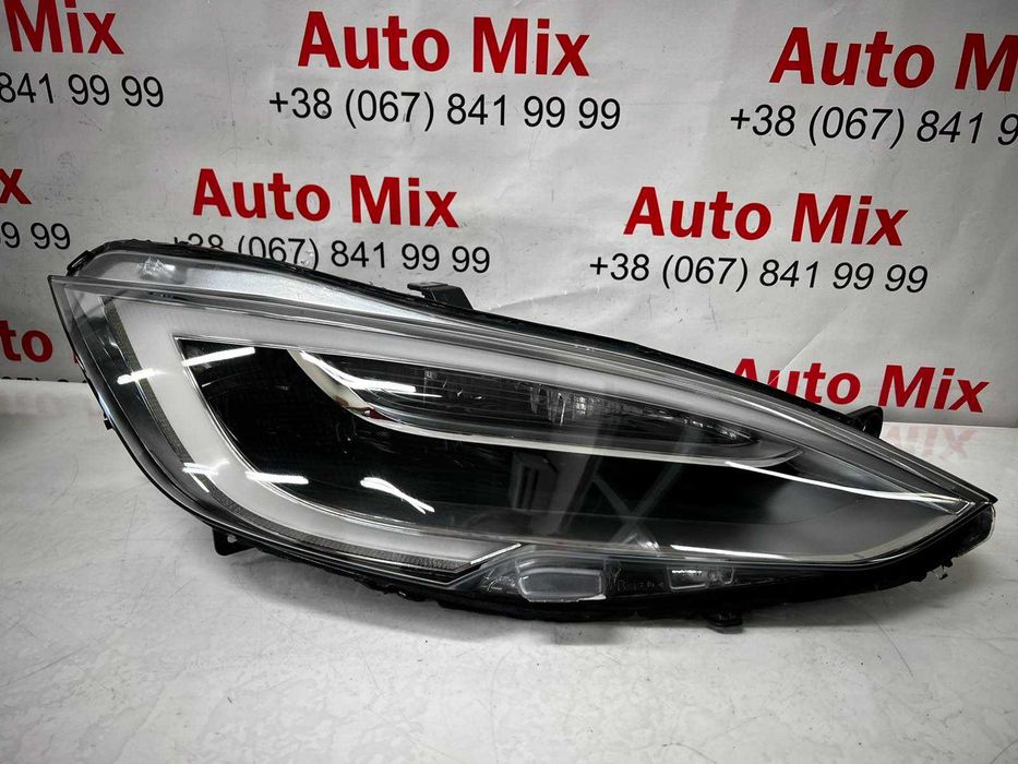 Фара права Tesla Model S 105357500B