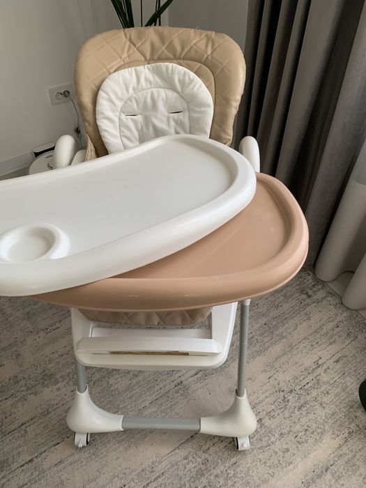 Крісло для годування carello