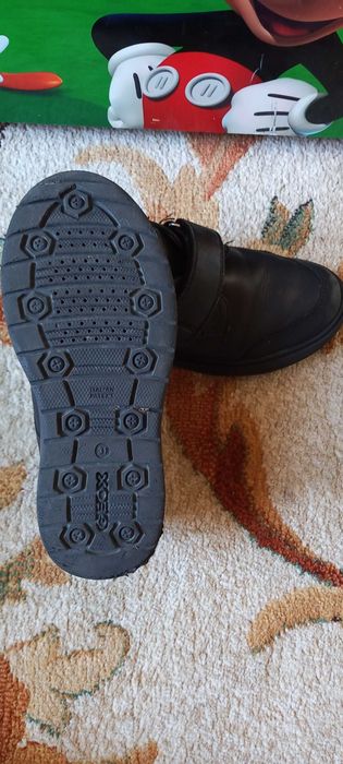 Sapatos Geox 31 oferta de sandálias Geox.