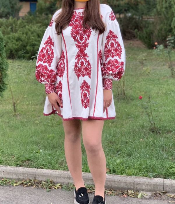 Продам вишивану сукню