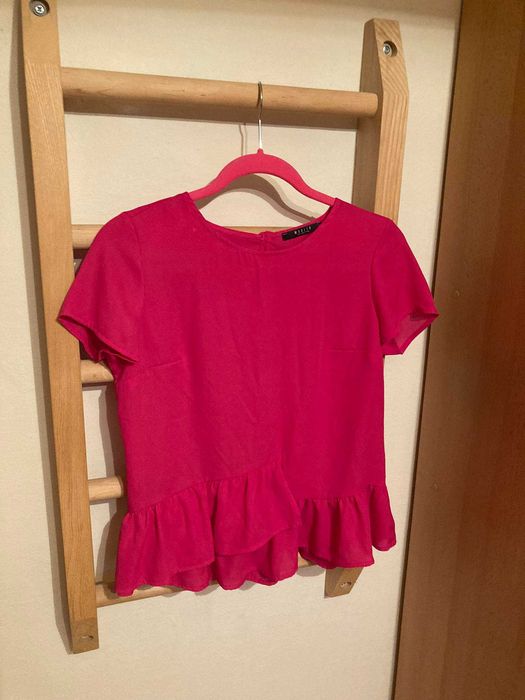 bluzka czerwona z falbanką