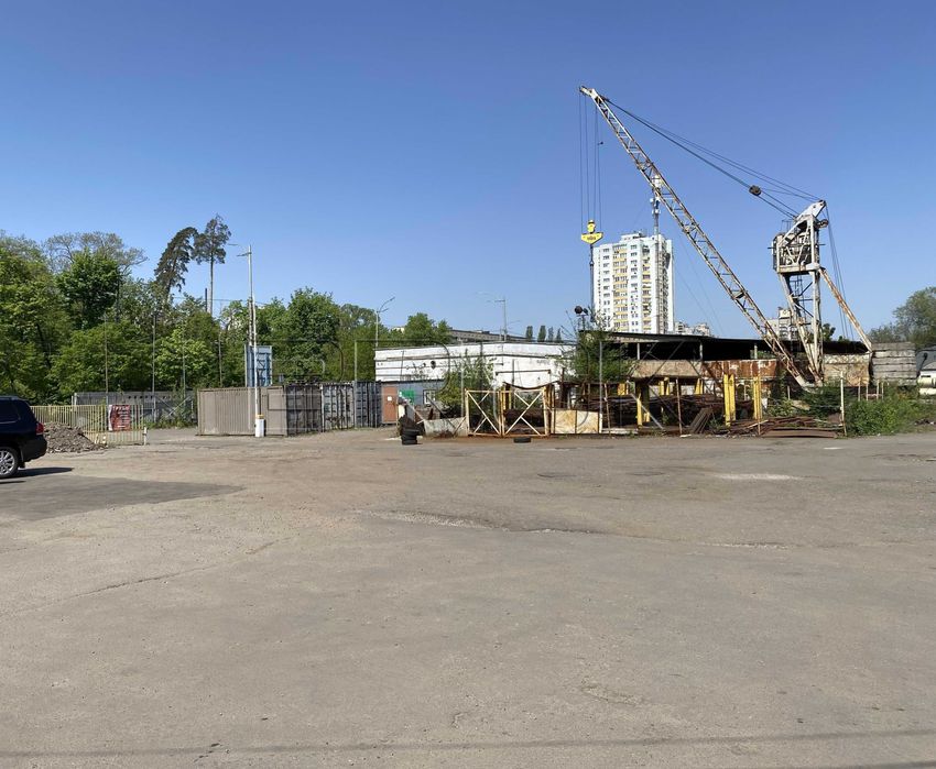 Продам у центрі міста майновий комплекс з виробничим обладнання