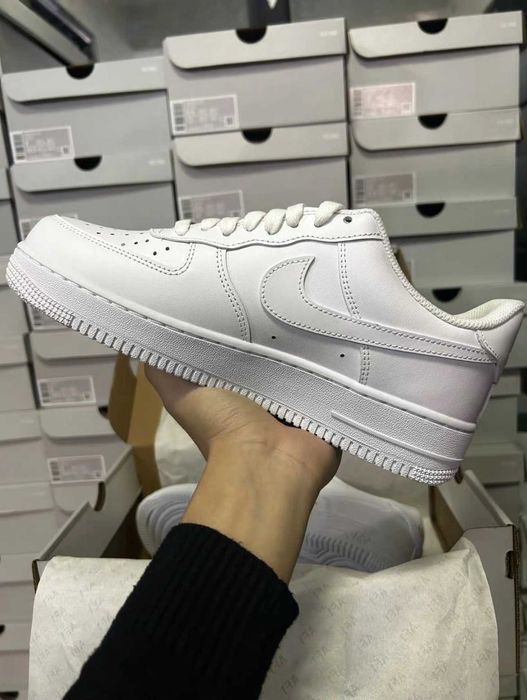 Nike Air Force 1 Low '07 White (All White) r. 43