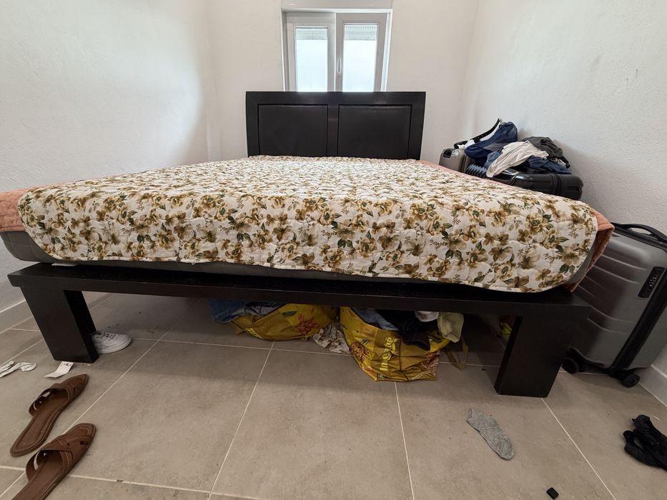 Cama casal em exelente estado