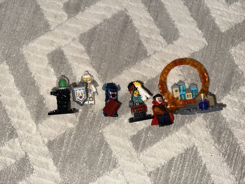Продам фігурки Lego