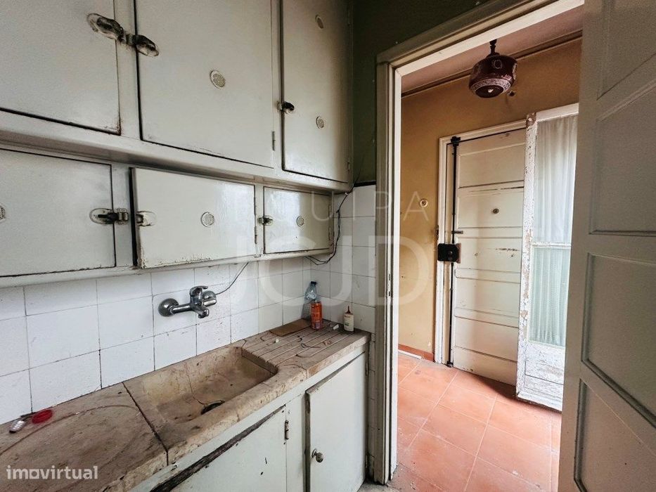 Apartamento T0+1 com Grande Terraço e Sótão - Avenidas Novas, Lisboa