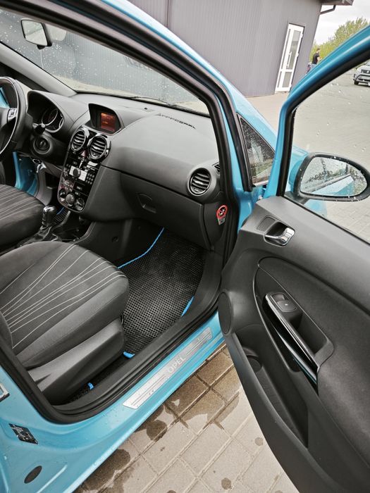 Продам Opel Corsa D 2010 року , 1.4 бензин в гарному стані,автомат , гідротрансформатор,  Продаж Опель Корса  Д