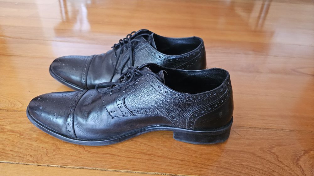 Sapatos classicos pretos 44
Tamanho 43/44
Usados varias vezes