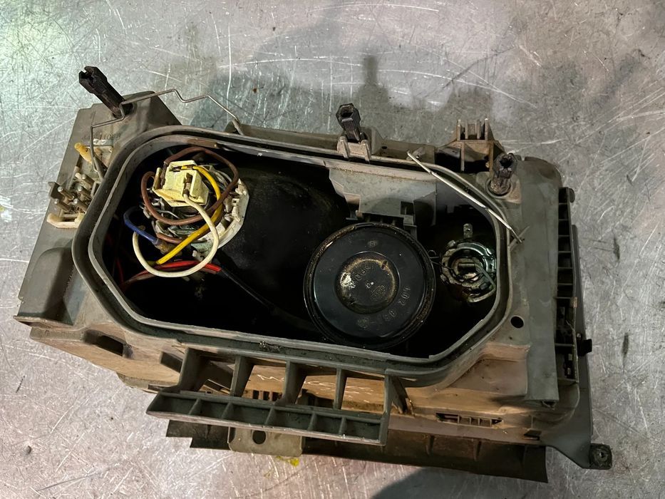 ÓTICA / FAROL MERCEDES W124 200 - ESQUERDO