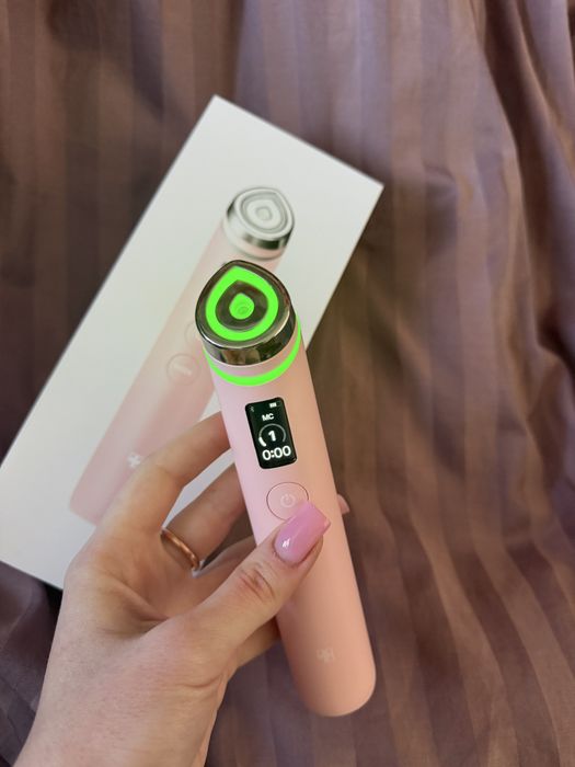 Устройство для домашнего ухода за кожей 6 в 1 Medicube AGE-R Booster Pro, Pink