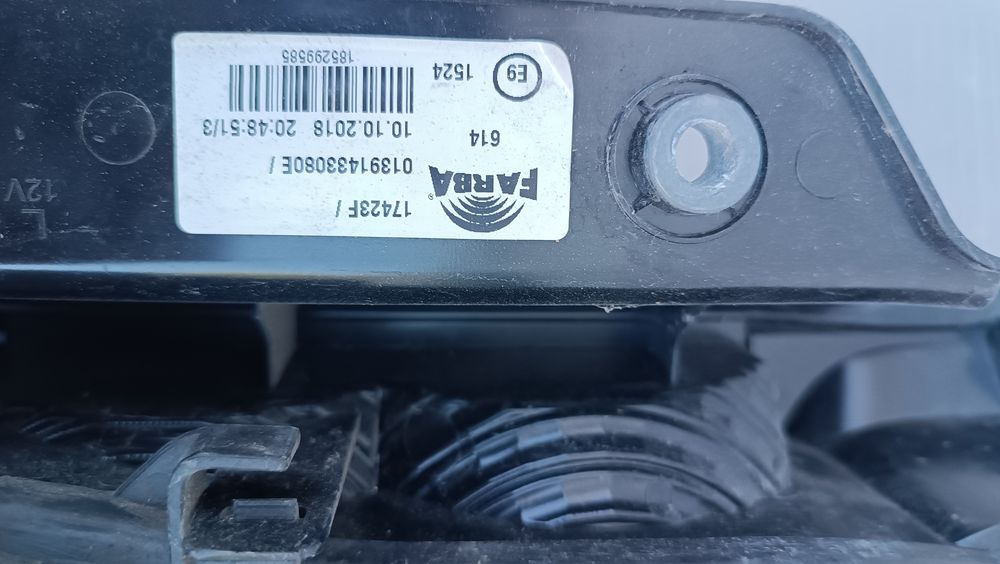Vendo farolim esquerdo de Peugeot biper ano 2008