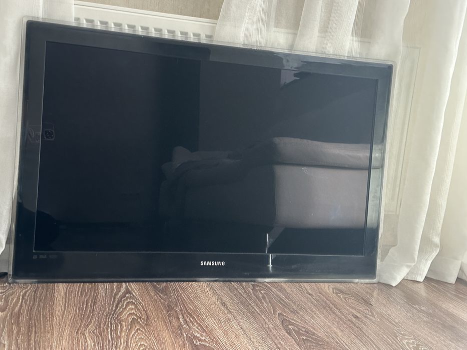 Samsung моделі LE37A552P3R.