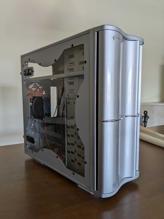 Caixa PC Thermaltake Soprano (Mid Tower) - Sem Fonte