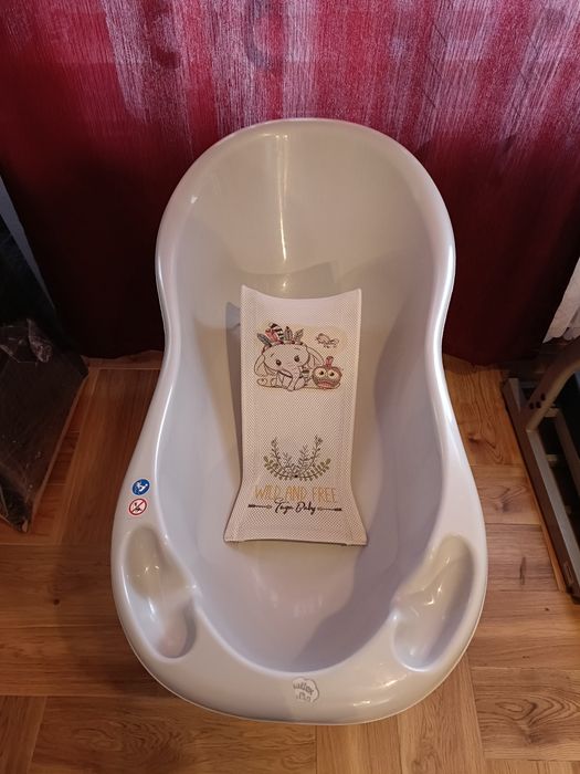 Wanienka że stelażem do kąpieli