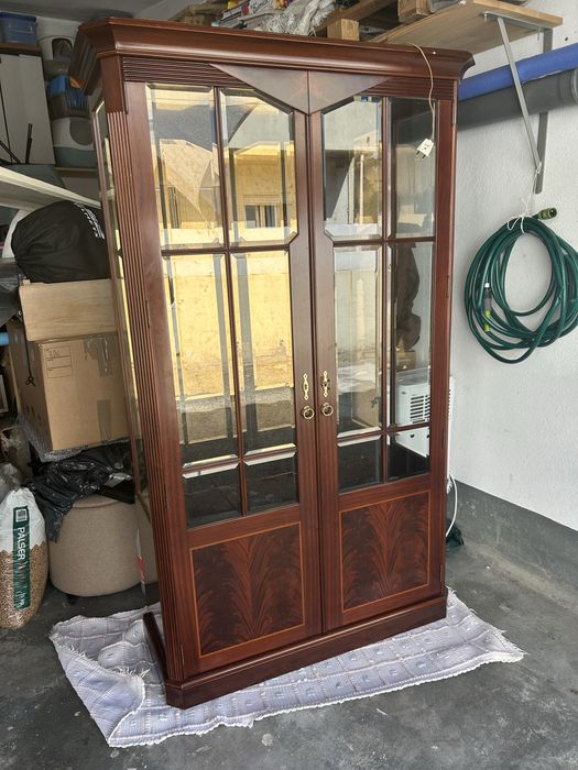 Vitrine em madeira