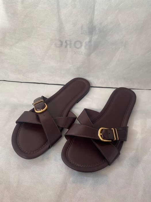 Шльопанці H&M...