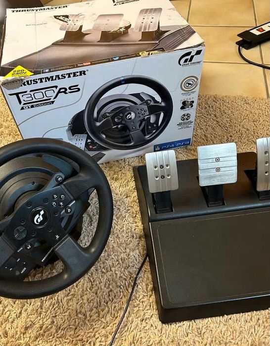 Продам Thrustmaster T300 как новый, отличное состояние