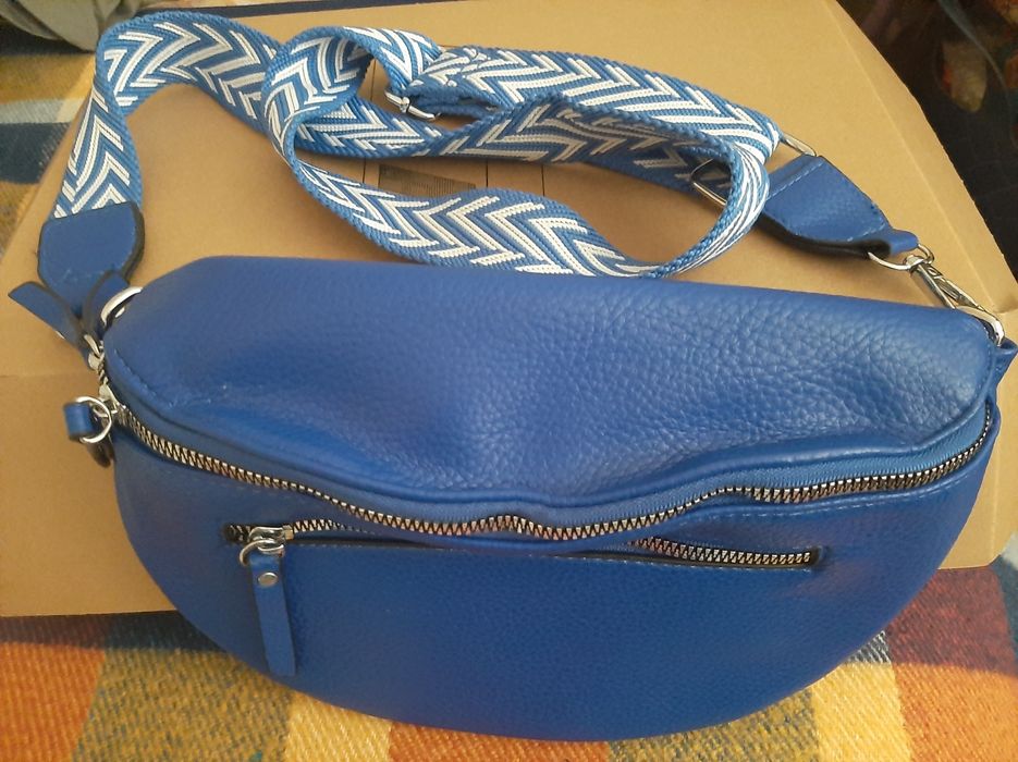 Mala/Pochete NOVA, de ombro, em Azul Real