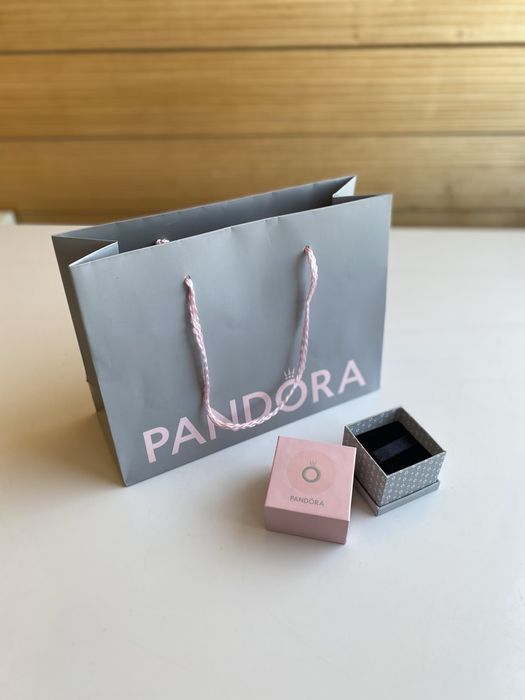 Подарунковий пакет і коробочка Pandora