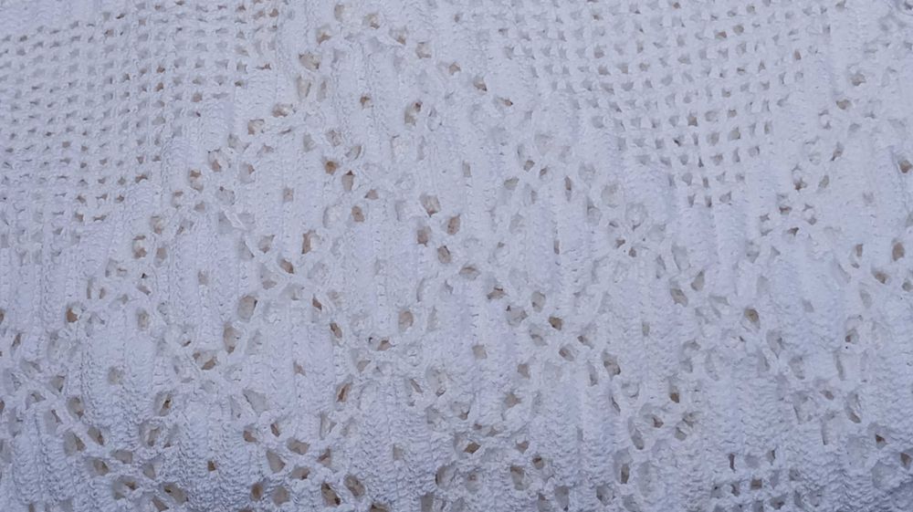 Colcha de renda realizada à mão - nova