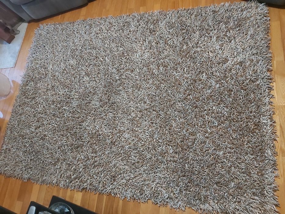 Duas carpetes em muito bom estado.