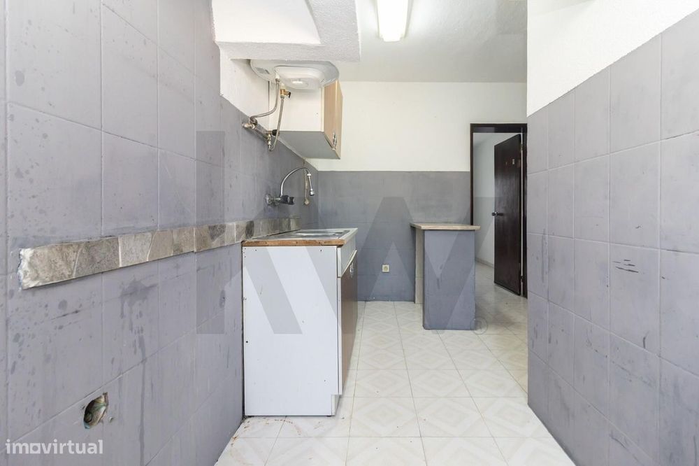 Pequena Moradia com Sótão Aproveitado e Logradouro - Centro de Setúbal