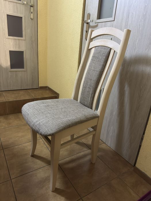 Stół owalny z krzesłami