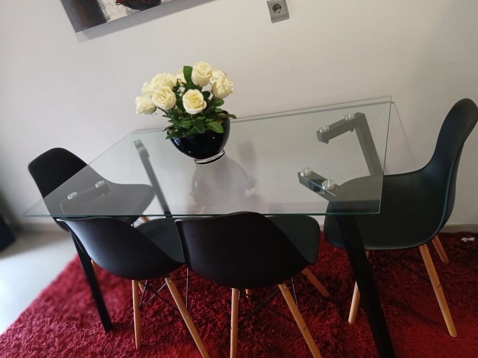 Conjunto mesa e cadeiras