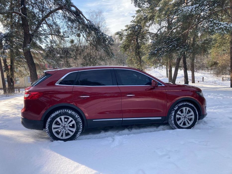 Продав кроссовер автомобіль