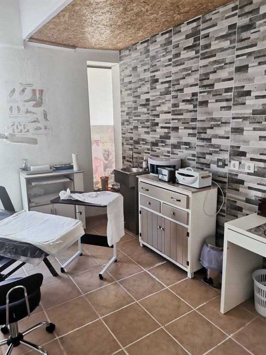 Trespasse de gabinete de podologia com carteira de clientes.