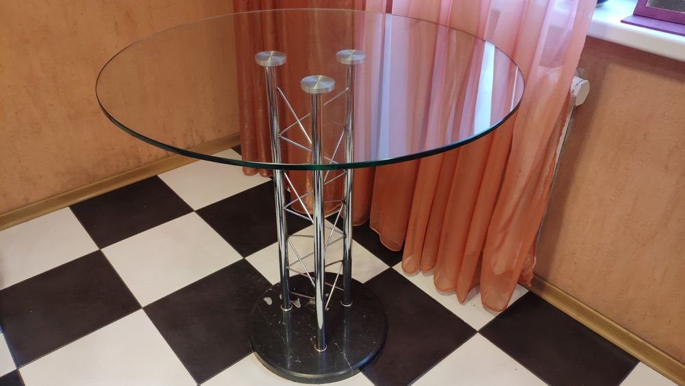 Стіл скляный круглий
