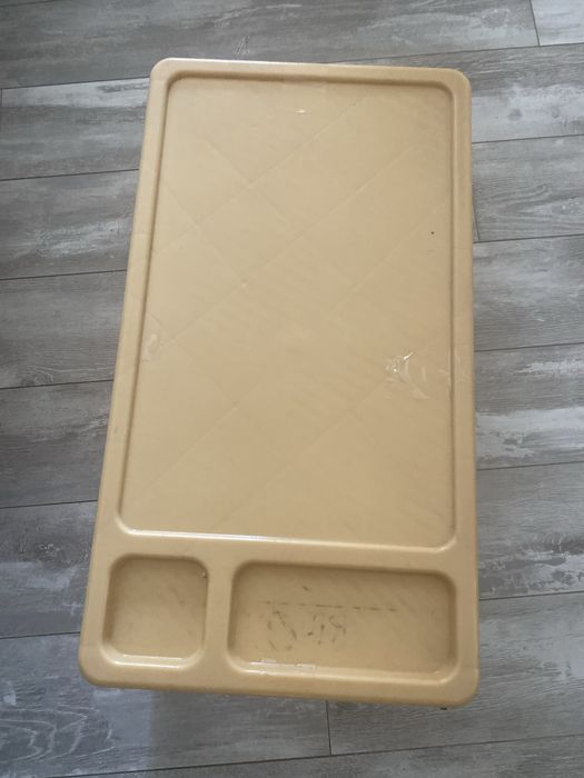 Столик поднос пластиковый 60 на 33 и высота 28