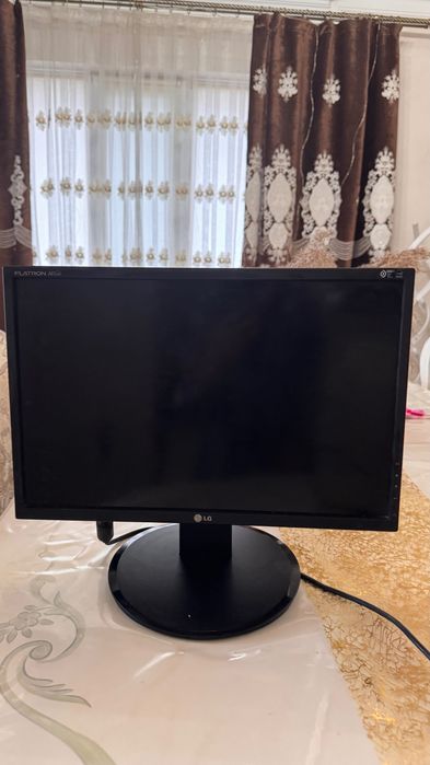 Продаю монітор LG Flatron Wide — робочий стан
