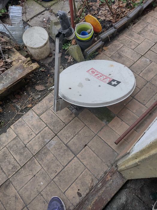 antena satelitarna z konwerterem