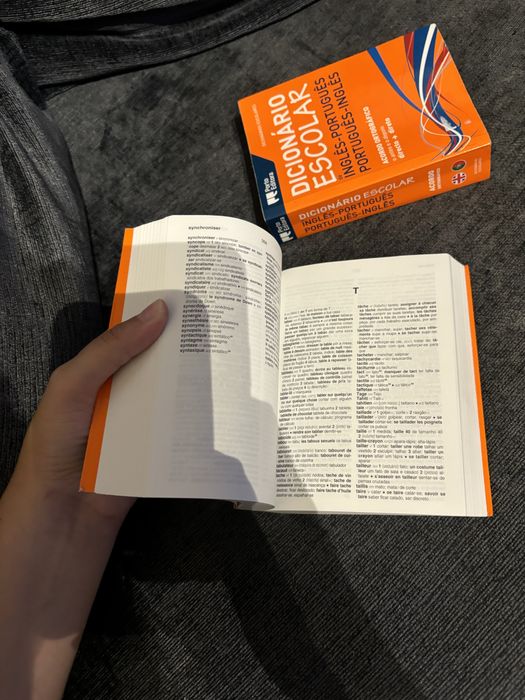 2 Dicionários Escolares Português-Francês e Português-Inglês