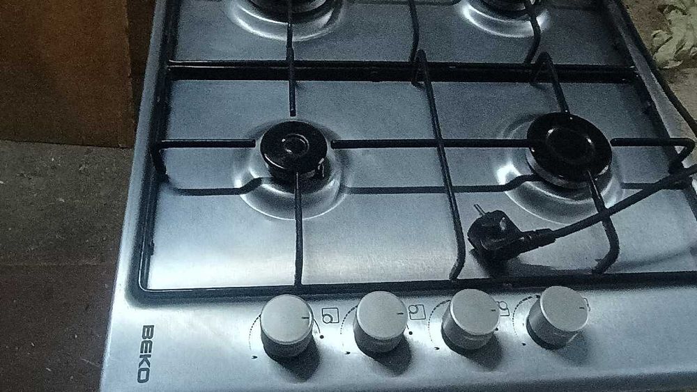 Piekarnik elektryczny i płyta główna Beko.