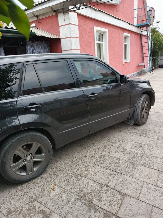 Сузукі Вітара 2.4л 2008р. мех. повн. пр. не бита не крашена  є с подряпини фаркоп камераколи