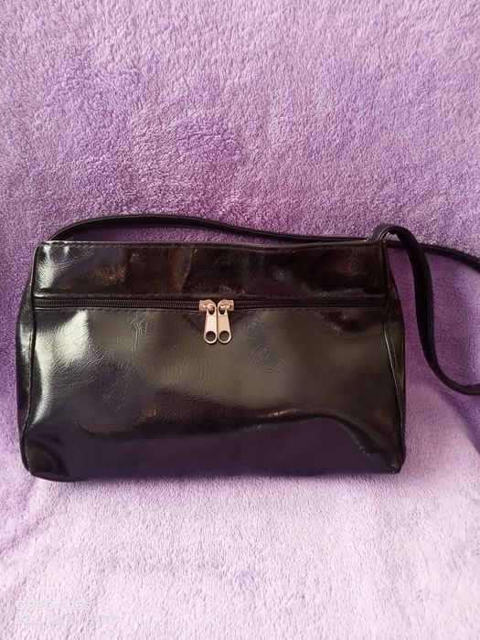 Torebka czarna na krótkim pasku