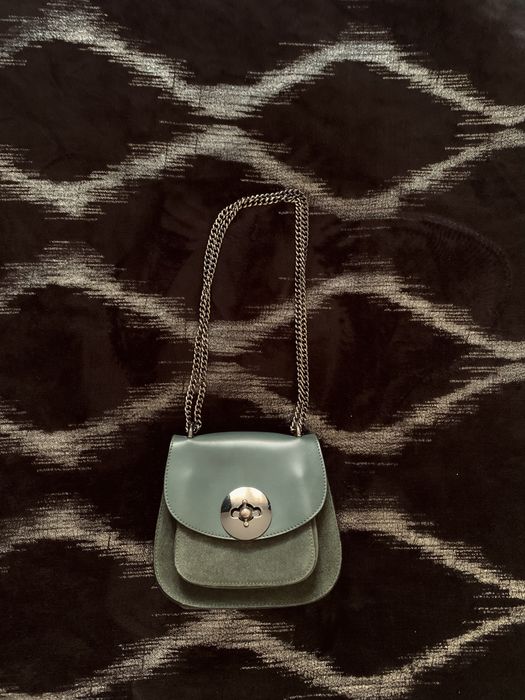 Skórzana torebka na lańcuszku