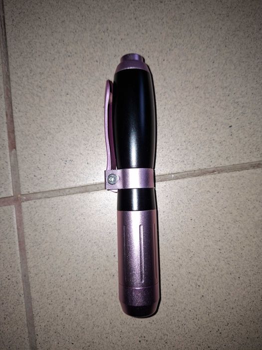 Urządzenie do wstrzykiwania  kwasu hialuronowego HIALURON PEN