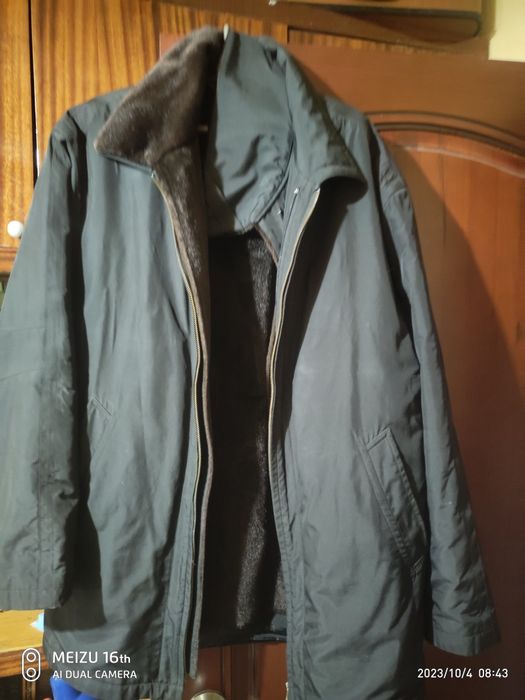 Продам куртку с подстежкой.