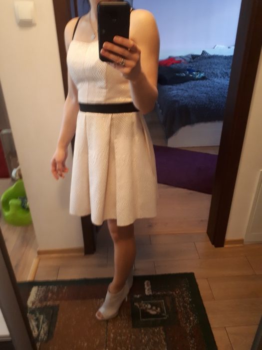 Kremowa, dziewczęca sukienka M