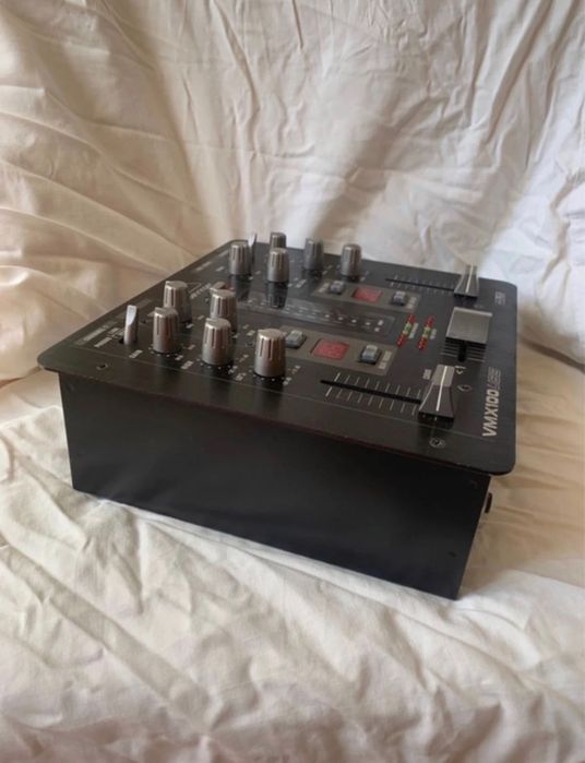 Behringer VMX100USB - DJ Mixer/Audio Interface